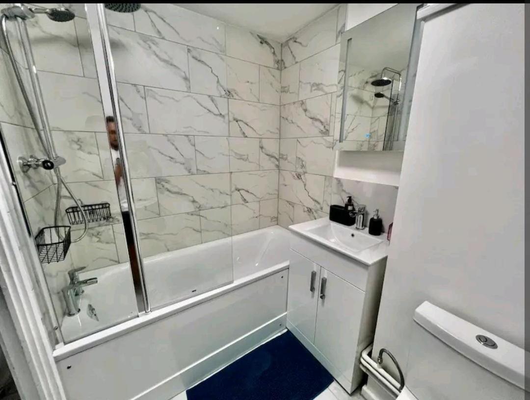 Lovely 2Br Suite In Bow, E3 Λονδίνο Εξωτερικό φωτογραφία