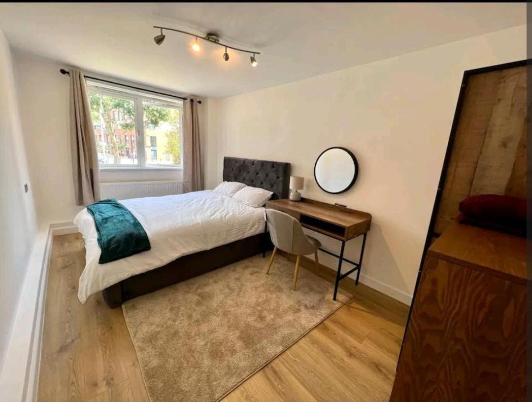 Lovely 2Br Suite In Bow, E3 Λονδίνο Εξωτερικό φωτογραφία